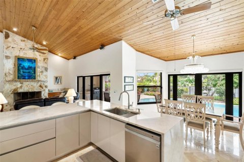 House in Boca Raton, Florida 3 bedrooms, 265.14 sq.m. № 1994411 - photo 10