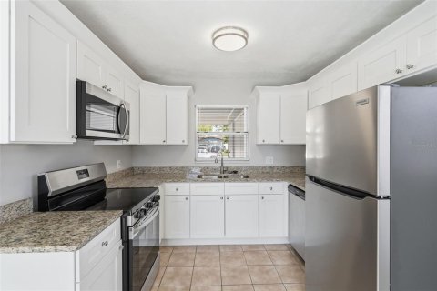 House in Saint Petersburg, Florida 3 bedrooms, 106.74 sq.m. № 2235495 - photo 17