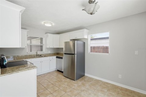 House in Saint Petersburg, Florida 3 bedrooms, 106.74 sq.m. № 2235495 - photo 16