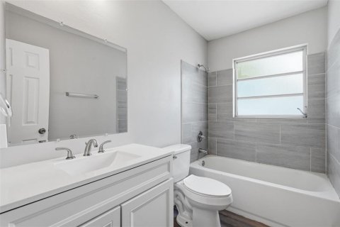 House in Saint Petersburg, Florida 3 bedrooms, 106.74 sq.m. № 2235495 - photo 28