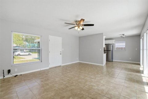 House in Saint Petersburg, Florida 3 bedrooms, 106.74 sq.m. № 2235495 - photo 11