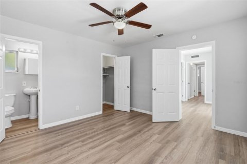 House in Saint Petersburg, Florida 3 bedrooms, 106.74 sq.m. № 2235495 - photo 26