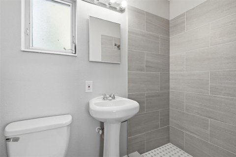 House in Saint Petersburg, Florida 3 bedrooms, 106.74 sq.m. № 2235495 - photo 29