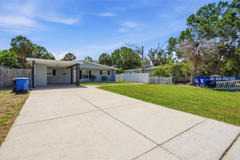 House in Saint Petersburg, Florida 3 bedrooms, 106.74 sq.m. № 2235495 - photo 3