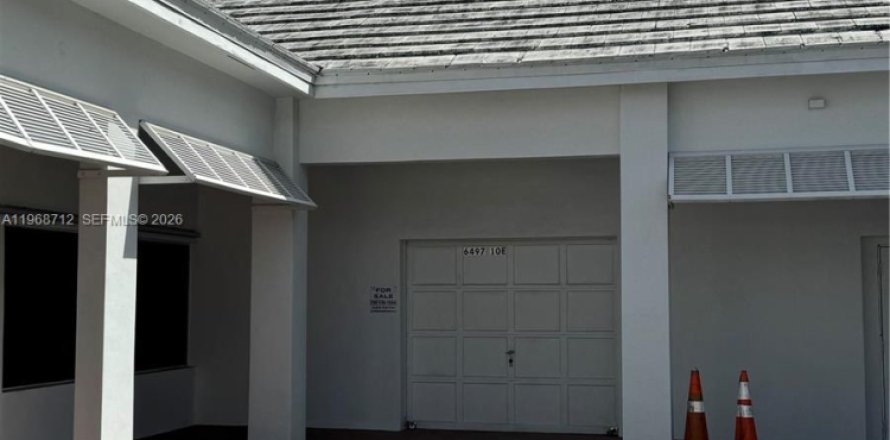 Propiedad comercial en Sunrise, Florida № 2031717