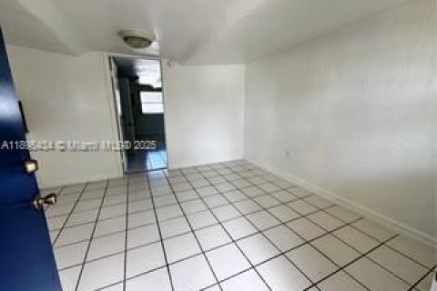 Apartamento en alquiler en Miami, Florida, 1 dormitorio, 41.81 m2 № 1947646 - foto 4