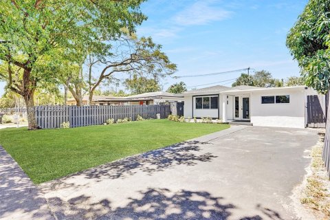 House in Fort Lauderdale, Florida 4 bedrooms, 188.96 sq.m. № 2023613 - photo 4