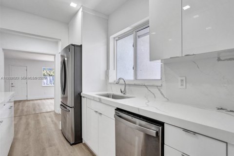 House in Fort Lauderdale, Florida 4 bedrooms, 188.96 sq.m. № 2023613 - photo 9