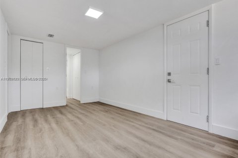 House in Fort Lauderdale, Florida 4 bedrooms, 188.96 sq.m. № 2023613 - photo 15