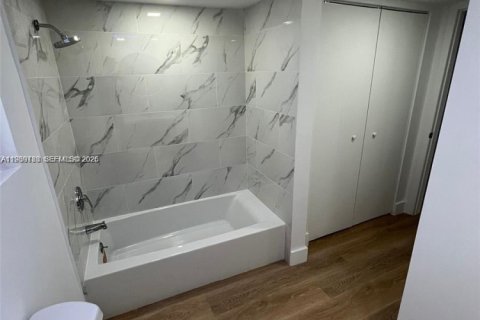 House in Fort Lauderdale, Florida 4 bedrooms, 188.96 sq.m. № 2023613 - photo 19