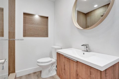 House in Fort Lauderdale, Florida 4 bedrooms, 188.96 sq.m. № 2023613 - photo 24