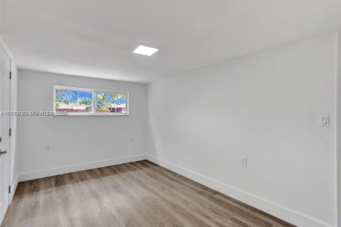 House in Fort Lauderdale, Florida 4 bedrooms, 188.96 sq.m. № 2023613 - photo 23