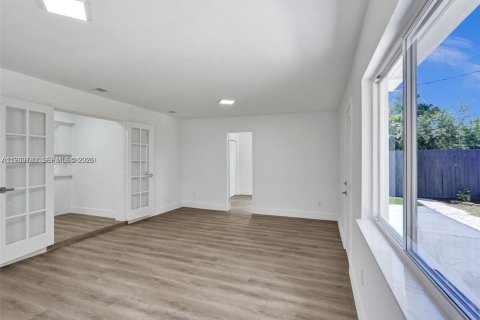 House in Fort Lauderdale, Florida 4 bedrooms, 188.96 sq.m. № 2023613 - photo 12