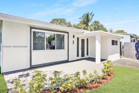 House in Fort Lauderdale, Florida 4 bedrooms, 188.96 sq.m. № 2023613 - photo 6