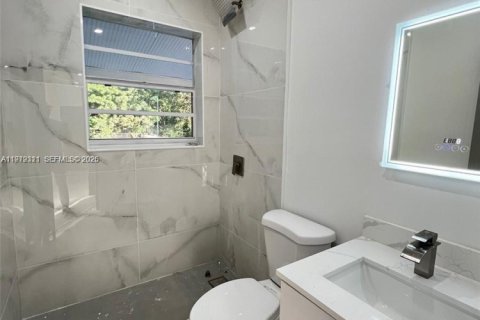 Immobilier commercial à vendre à Miami Gardens, Floride: 144.93 m2 № 2044255 - photo 7