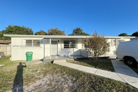 Immobilier commercial à vendre à Miami Gardens, Floride: 144.93 m2 № 2044255 - photo 2