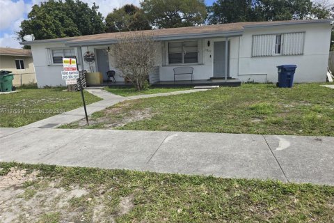 Immobilier commercial à Miami Gardens, Floride 144.93 m2 № 2044255