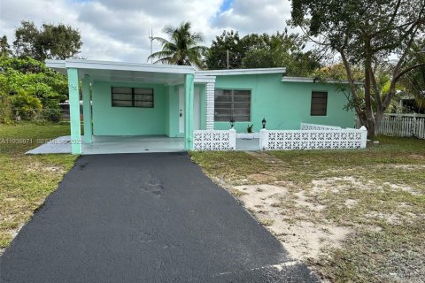 House in Hollywood, Florida 3 bedrooms, 106.65 sq.m. № 1994723 - photo 1