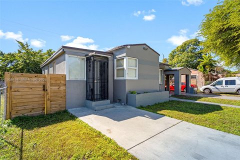 Commercial property in Miami, Florida 96.62 sq.m. № 2017930 - photo 6