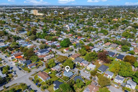 Commercial property in Miami, Florida 96.62 sq.m. № 2017930 - photo 24