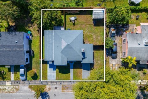 Commercial property in Miami, Florida 96.62 sq.m. № 2017930 - photo 30