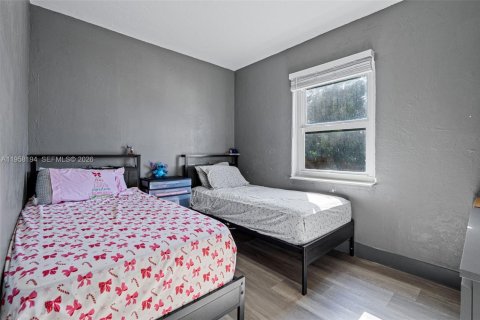 Commercial property in Miami, Florida 96.62 sq.m. № 2017930 - photo 11