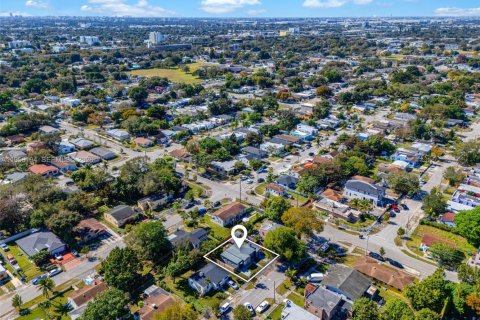 Commercial property in Miami, Florida 96.62 sq.m. № 2017930 - photo 23