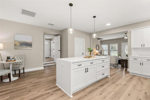 Villa ou maison à vendre à Apopka, Floride: 5 chambres, 178 m2 № 2425256 - photo 14