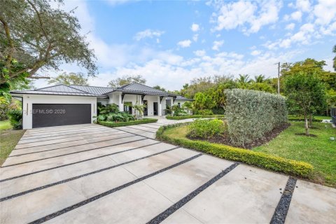 House in Pinecrest, Florida 5 bedrooms, 434.13 sq.m. № 2011735 - photo 22