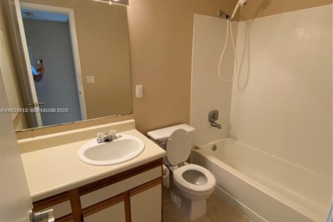 Copropriété à louer à Pompano Beach, Floride: 1 chambre, 72.93 m2 № 1989986 - photo 2