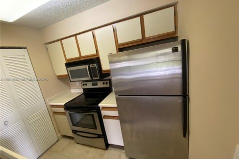 Copropriété à louer à Pompano Beach, Floride: 1 chambre, 72.93 m2 № 1989986 - photo 16