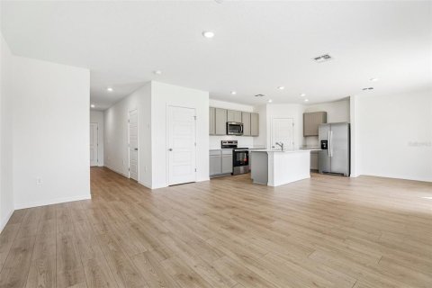 House in Winter Haven, Florida 4 bedrooms, 173.36 sq.m. № 2391331 - photo 4