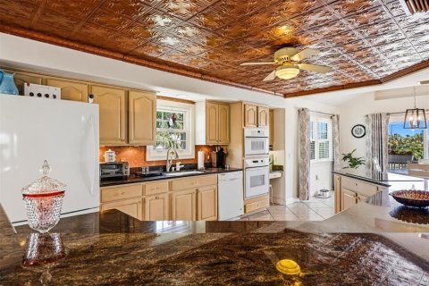 Villa ou maison à vendre à Bradenton Beach, Floride: 3 chambres, 302.3 m2 № 2290984 - photo 8
