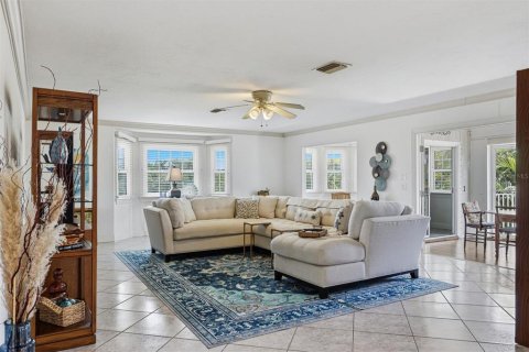 Villa ou maison à vendre à Bradenton Beach, Floride: 3 chambres, 302.3 m2 № 2290984 - photo 4