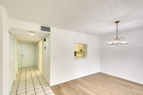 Condo in Bradenton, Florida, 2 bedrooms  № 2151972 - photo 10