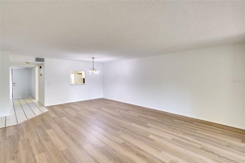 Condo in Bradenton, Florida, 2 bedrooms  № 2151972 - photo 9