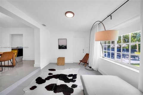 Villa ou maison à vendre à North Miami, Floride: 4 chambres, 187.48 m2 № 1951126 - photo 13