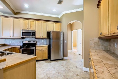 House in Orlando, Florida 5 bedrooms, 253.16 sq.m. № 2229093 - photo 17