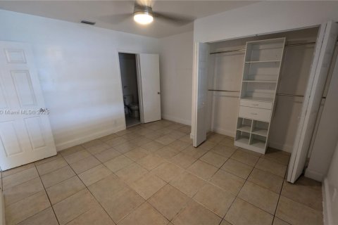 Villa ou maison à louer à Oakland Park, Floride: 2 chambres, 193.61 m2 № 1950010 - photo 10