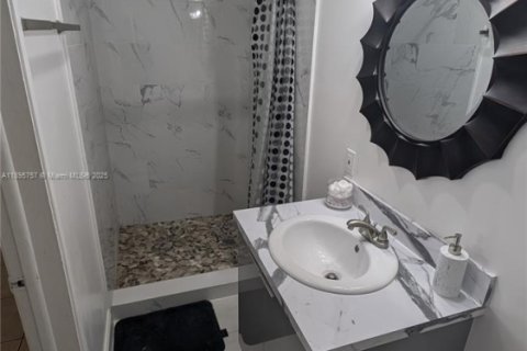 Villa ou maison à louer à Oakland Park, Floride: 2 chambres, 193.61 m2 № 1950010 - photo 4