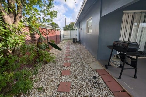 Villa ou maison à louer à Oakland Park, Floride: 2 chambres, 193.61 m2 № 1950010 - photo 19