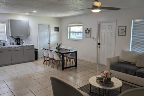 Villa ou maison à louer à Oakland Park, Floride: 2 chambres, 193.61 m2 № 1950010 - photo 8