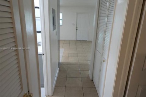 Villa ou maison à louer à Oakland Park, Floride: 2 chambres, 193.61 m2 № 1950010 - photo 16