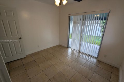 Villa ou maison à louer à Oakland Park, Floride: 2 chambres, 193.61 m2 № 1950010 - photo 5