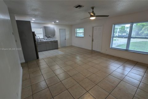 Villa ou maison à louer à Oakland Park, Floride: 2 chambres, 193.61 m2 № 1950010 - photo 12