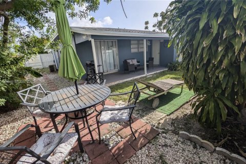 Villa ou maison à louer à Oakland Park, Floride: 2 chambres, 193.61 m2 № 1950010 - photo 2