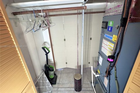 Propiedad comercial en venta en Dania Beach, Florida, 217.39 m2 № 2029574 - foto 16