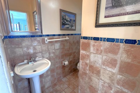 Propiedad comercial en venta en Dania Beach, Florida, 217.39 m2 № 2029574 - foto 12