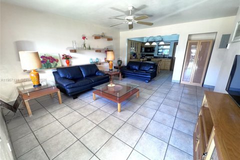 Propiedad comercial en venta en Dania Beach, Florida, 217.39 m2 № 2029574 - foto 5