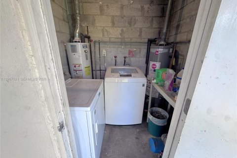 Propiedad comercial en venta en Dania Beach, Florida, 217.39 m2 № 2029574 - foto 24